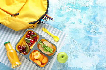 学校午餐盒有美味食品背景图片