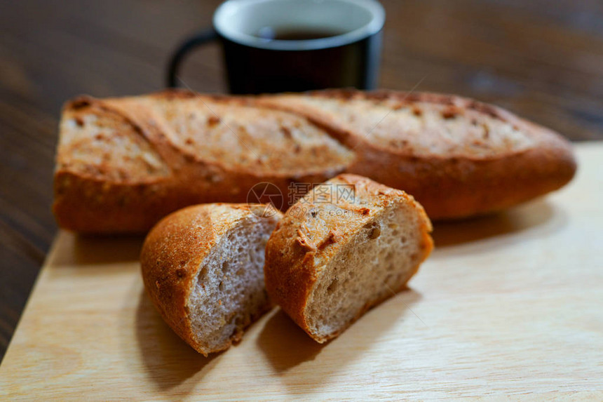 法式面包和热咖啡图片