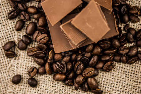巧克力和咖啡豆的纺织图片