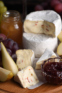 乳酪香肠葡萄切片梨子和接合品是红图片