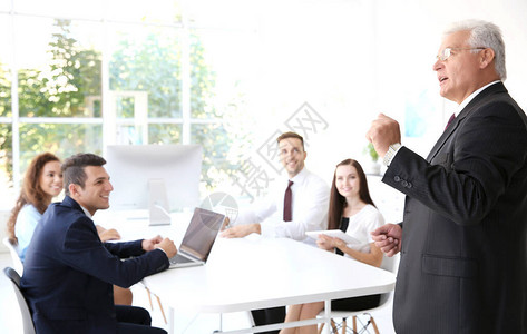 业务培训概念在一次办公室会议上图片