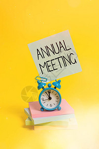 组织金属警报钟的普通会员概念年度合照会议图片