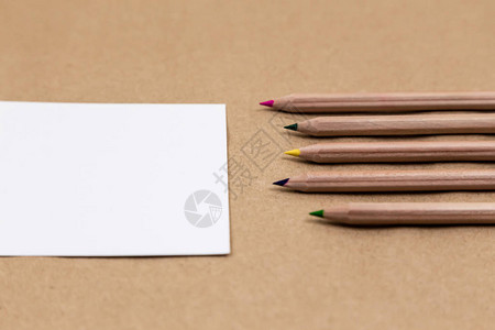 笔记本空白页彩色铅笔模型组成图片