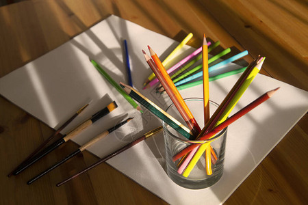 彩色铅笔和用光线太阳能补图片