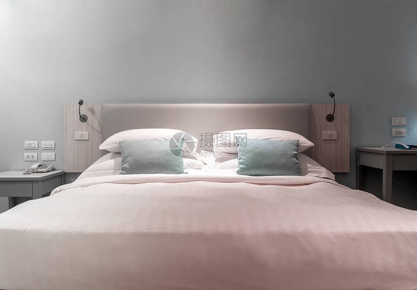 现代卧室设计双人床图片