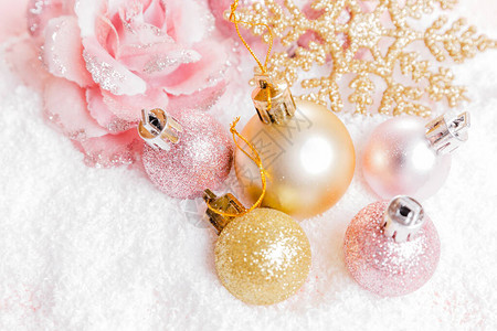 节日创意金粉色圣诞假期作文图片