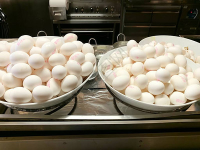 烹饪煎蛋和煎蛋的准备饭店餐厅早餐自图片