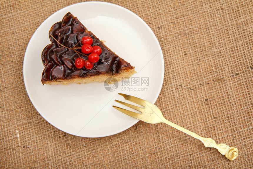巧克力蛋糕的切片图片