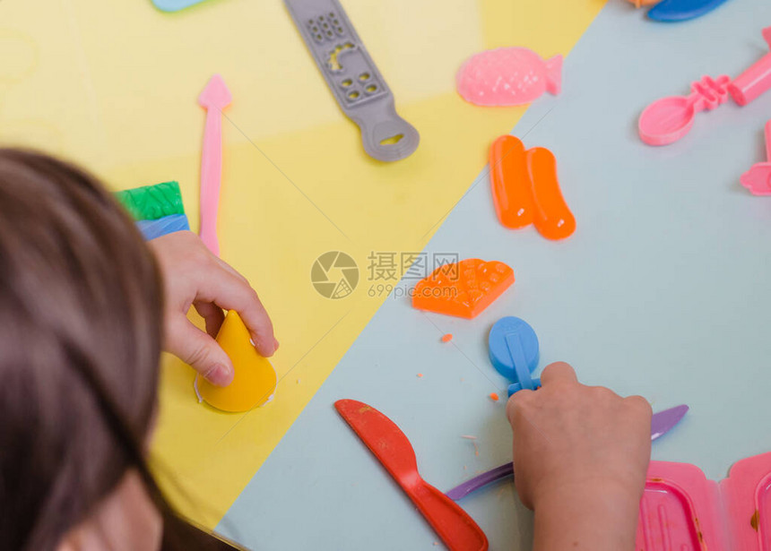 儿童手玩彩色粘土自制塑料图片