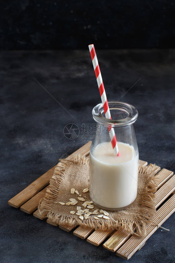 维干燕麦牛奶非奶类替代牛奶装在图片