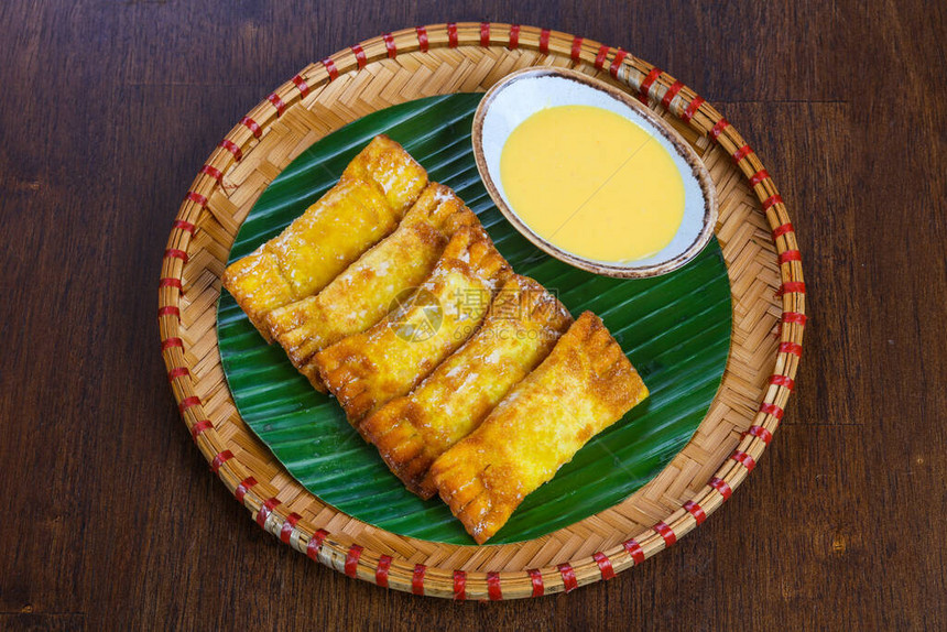 Empanadas馅饼配肉蔬菜和香料图片