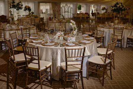 婚礼餐桌布置餐厅图片