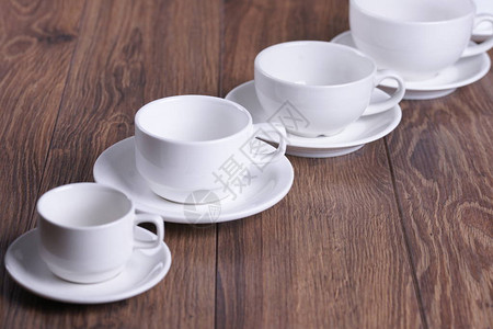 空白茶具木桌图片