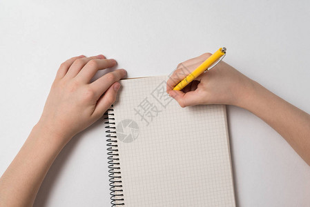 儿童亲手写笔记本孩子做功课图片
