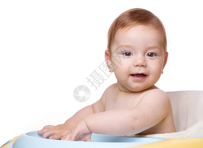 儿童坐在婴儿椅子上微笑着容孤图片
