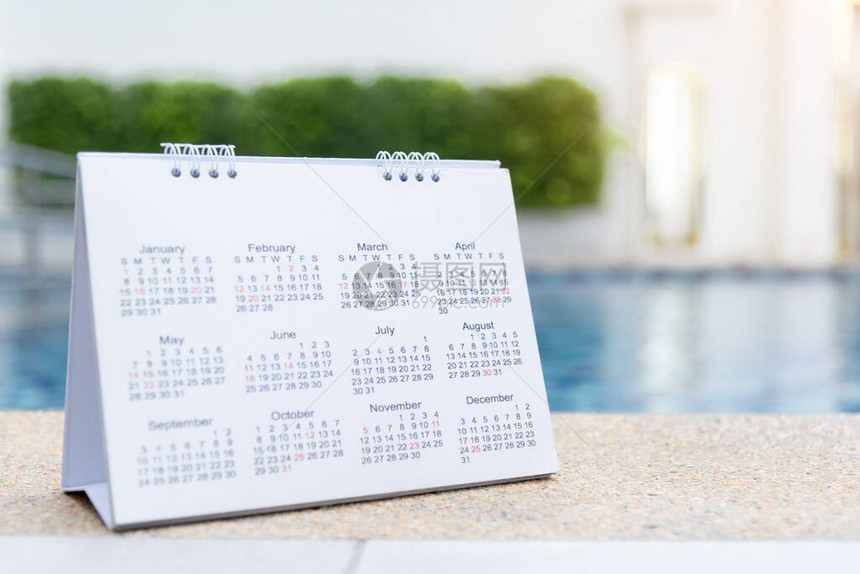 2019日历关闭日历设置时间表以组织日程时间管理概念以游泳池为背景的时间表计划图片
