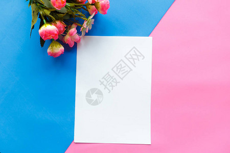 粉色和蓝色背景的白色母亲节贺卡文本复制空间info图片