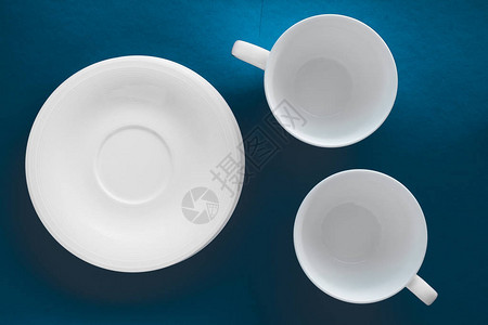 厨房餐桌装饰和饮料菜单概念白桌餐具陶瓷成套设备图片
