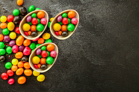 巧克力蛋和糖果Easter装饰菜单概念背景顶视图图片