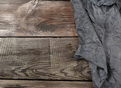 用旧灰色板木头背景的黑色纺织厨房毛巾背景图片