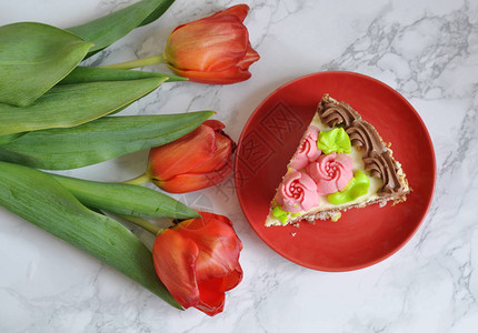 生日蛋糕与鲜花图片