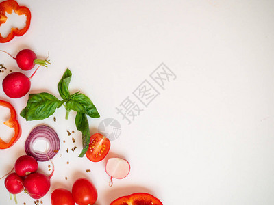 在白色背景顶视图平面布局上隔离的各种蔬菜和水果健康饮食物背景的概念带有文本空间的蔬菜框架背景图片