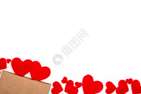 情人节的礼物盒带红丝带和红心的图片