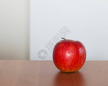 以静物生活方式放入房间的一个苹背景图片