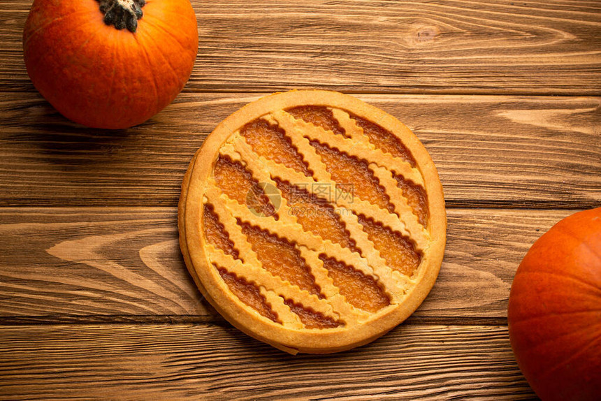 传统的美国秋季感恩节和万圣节甜馅饼图片