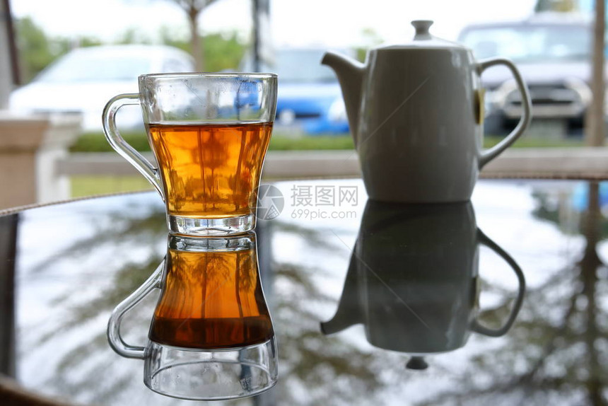 早上时间上桌的热茶健康饮品图片