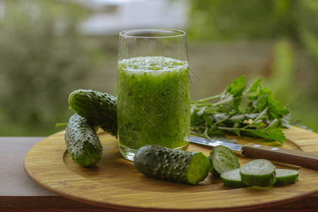 美味健康的绿色蔬菜果汁图片