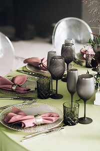 婚礼桌装饰豪华风格薄荷色与鲜花图片
