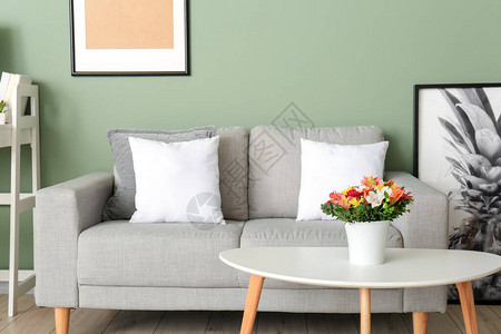 现代有沙发和桌椅的客厅背景图片