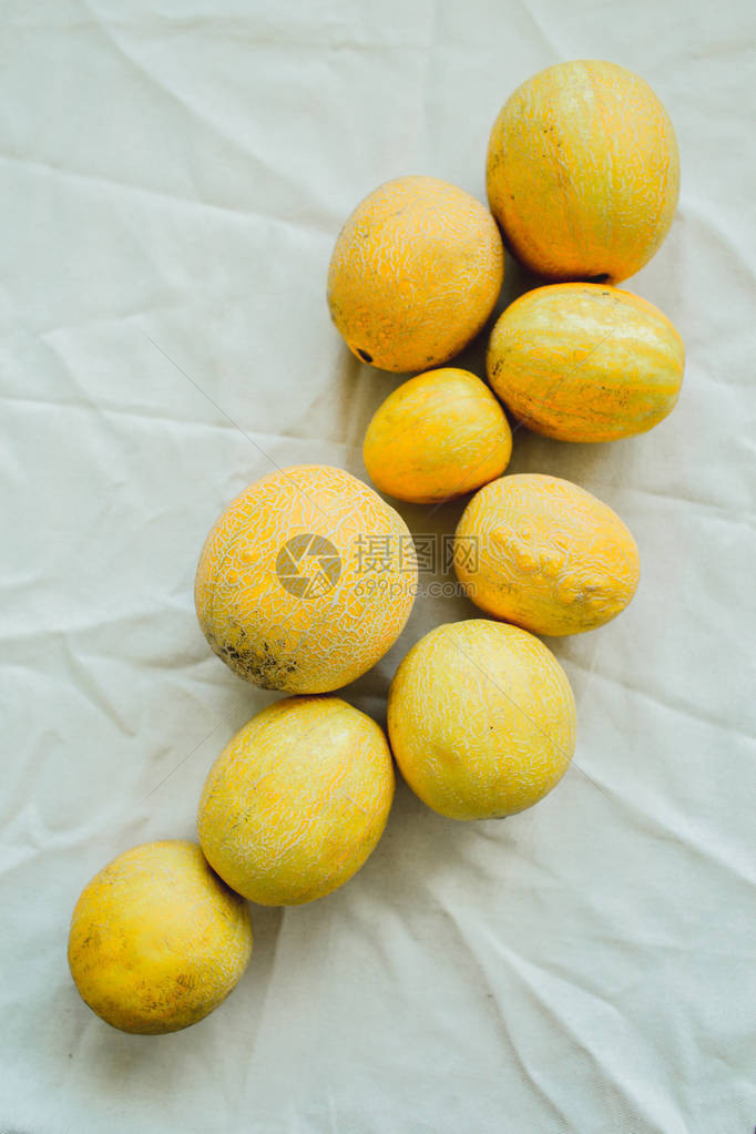 一群明亮的橙色甜瓜浆果季图片