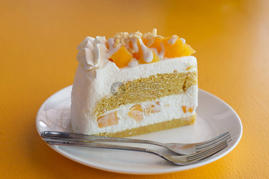 夏季水果甜点是芒果芝士蛋糕图片