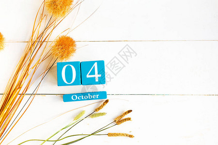 10月4蓝色立方体日历图片