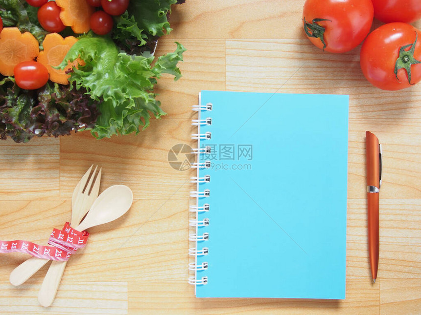 用于饮食计划的蓝色螺旋笔记本图片