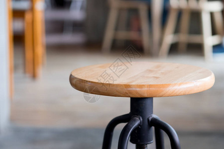 咖啡厅咖啡店的木凳椅图片