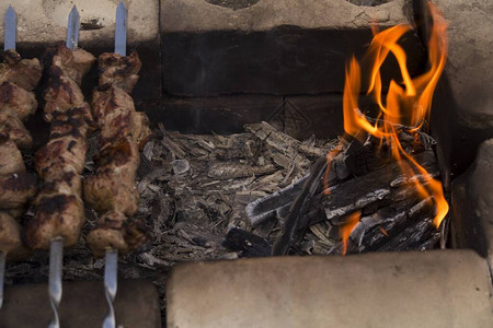 火和烧烤菜单照片图片