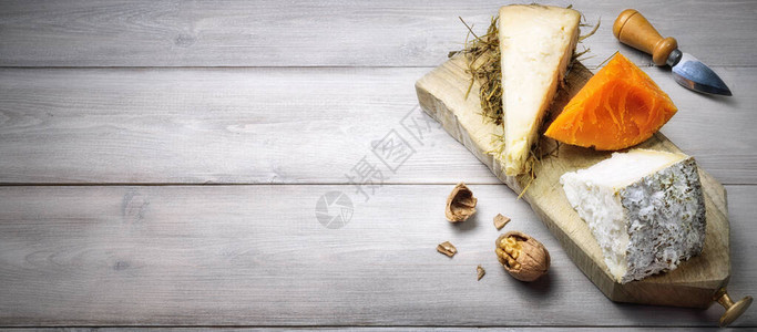 干草米莫莱特奶酪和托马布鲁斯卡奶酪中的奶酪图片