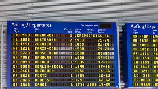 出发板显示机场航班信息图片