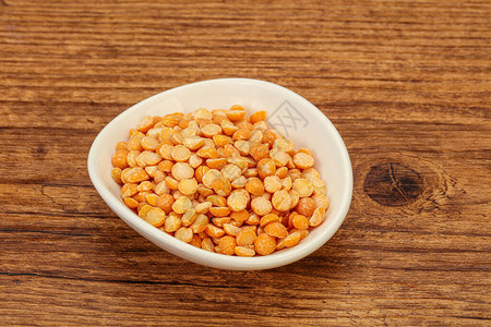 干豌豆在碗里做饭图片