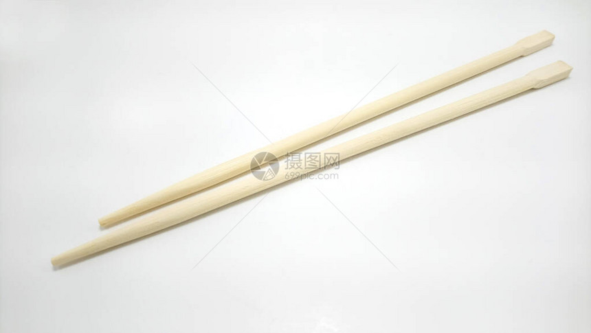 棕色木筷用作餐具图片