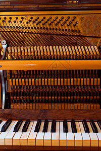 钢琴装置为旧音乐会钢琴调音乐课图片