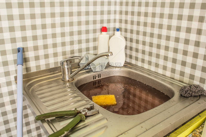 排水的厨房水槽污水管堵图片