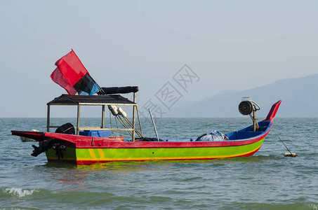 马来西亚Perak村传统渔船停泊在马来西亚图片