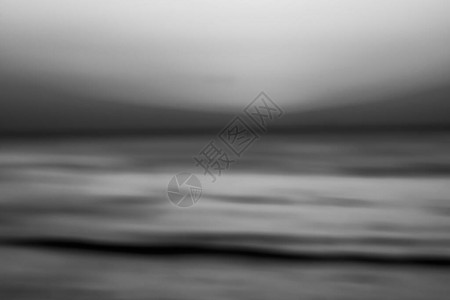 单色海洋背景的横向运动摘要模糊了光滑黑色和白图片