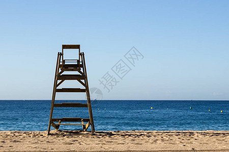 海滩救生员安全站夏季概念图片