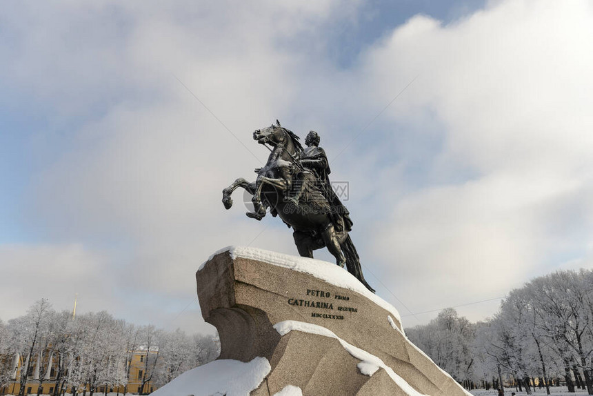 铜骑士是彼得大帝在俄罗斯圣彼得堡的参议院广场上的一个马术遗迹他叫图片
