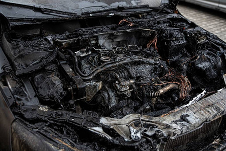 现代汽车的被烧毁的发动机舱烧车图片